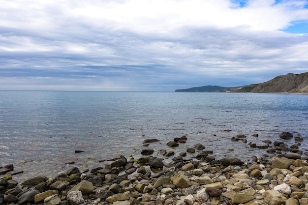 Fox Bay es una bahía del Mar Negro entre las cadenas montañosas KaraDag y Megan en Crimea.