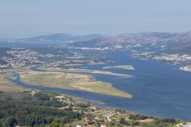 Foz do rio Mino vista de Santa Tecla