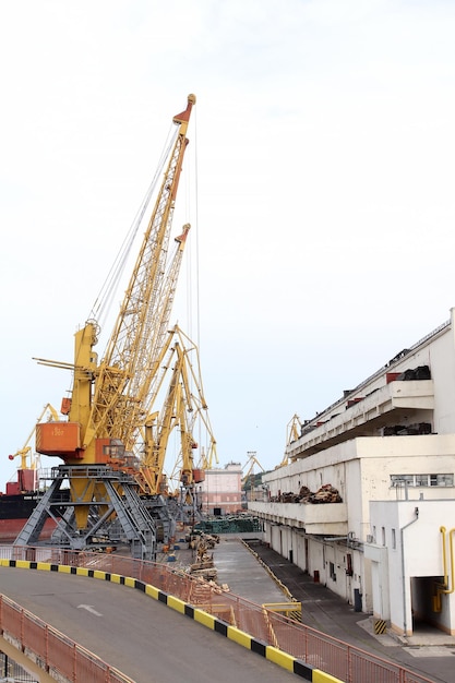 Frachtkran im Hafen von Odessa