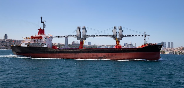 Frachtschiff im Meer