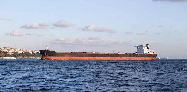 Frachtschiff im Meer