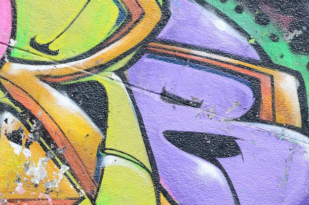 Fragment von Graffiti-Zeichnungen Die alte Wand, die mit Farbflecken im Stil der Street-Art-Kultur dekoriert ist Mehrfarbige Hintergrundtextur