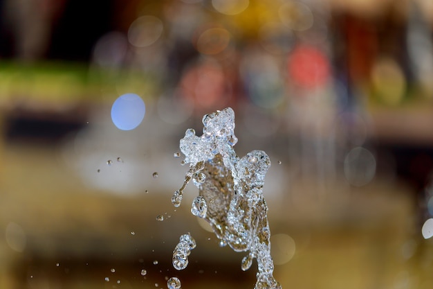 Fragmento de una cascada de gotas de fuente