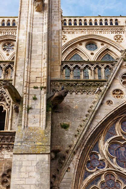 Fragmento de la Catedral de Nuestra Señora de Bayeux en el departamento de Calvados de Normandía, Francia.