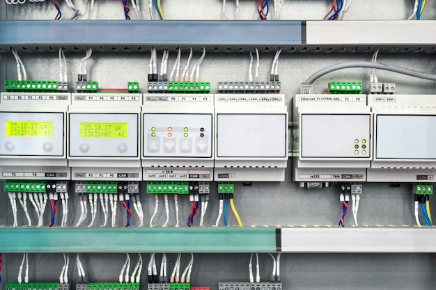 Fragmento de circuito en el gabinete de control de potencia