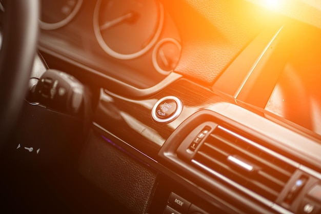 Fragmento del coche del salpicadero del panel de control Cambio de marchas de la transmisión automática en el coche