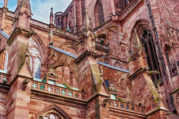 Fragmento da Catedral de Nossa Senhora em Estrasburgo, na região do Grande Leste do departamento de Bas Rhin, na França