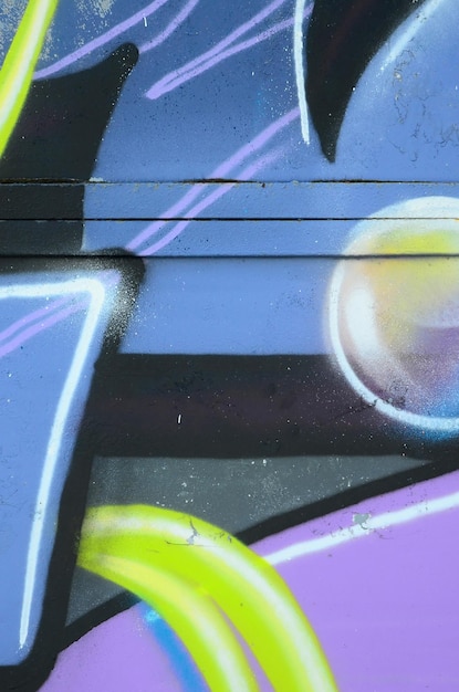 Fragmento de desenhos de graffiti A parede velha decorada com manchas de tinta no estilo da cultura de arte de rua Textura de fundo colorido em tons frios