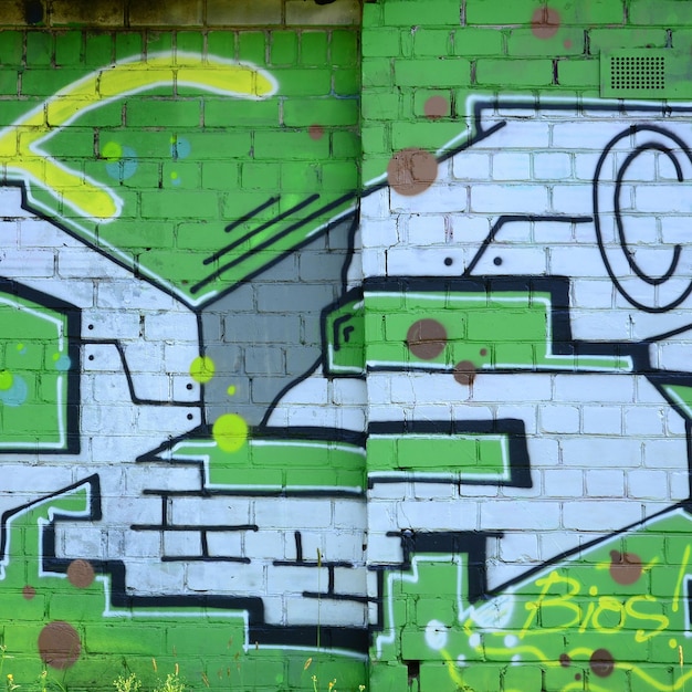 Fragmento de desenhos de graffiti A parede velha decorada com manchas de tinta no estilo da cultura de arte de rua Textura de fundo colorido em tons verdes