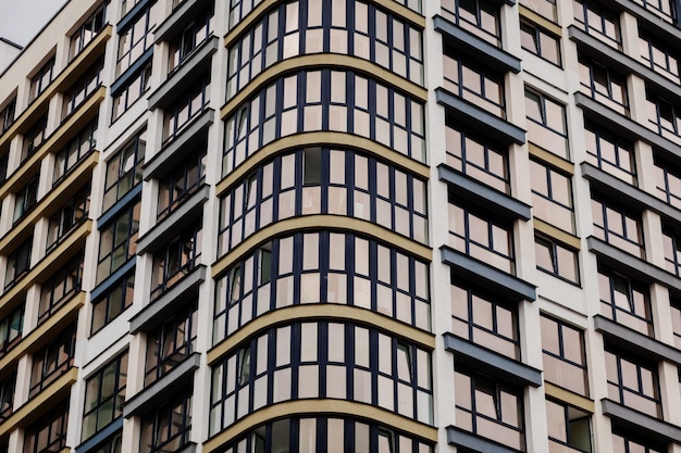 Fragmento de um dos prédios de apartamentos de arranha-céus em série na cidade