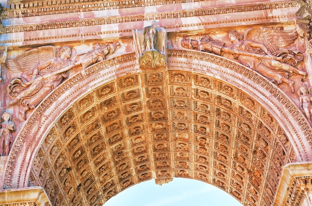 Fragmento do Arco de Constantino, Roma, Itália