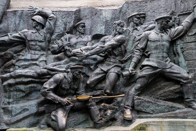 Fragmento do baixo-relevo no Museu Nacional de História da Ucrânia na segunda guerra mundial. Complexo memorial em Kiev, Ucrânia