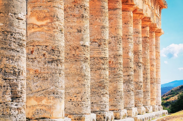 Fragmento do templo dórico em segesta da sicília, itália