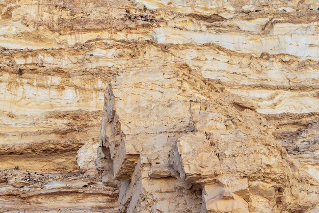 Fragmento de una montaña en el desierto de Judea en Israel