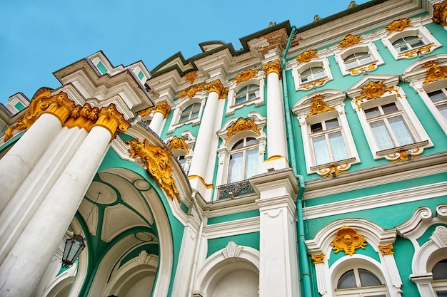 Fragmento del palacio de invierno de la fachada San Petersburgo Rusia