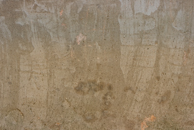 Fragmento de pared con rasguños y grietas.