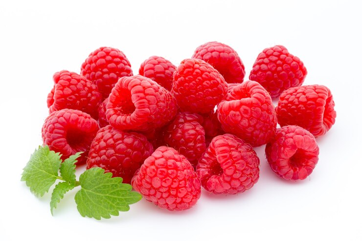 Framboesa fresca isolada.