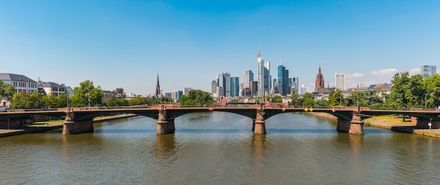 Fráncfort del Meno vista de verano alemania