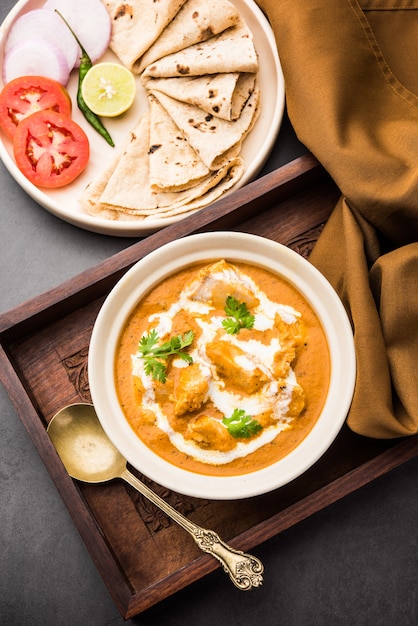 Frango à manteiga indiana tradicional ou Murg Makhanwala, que é uma receita cremosa de caril do prato principal