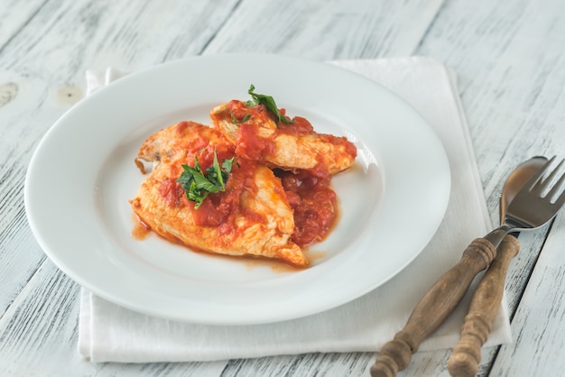 Frango ao molho de tomate e alho