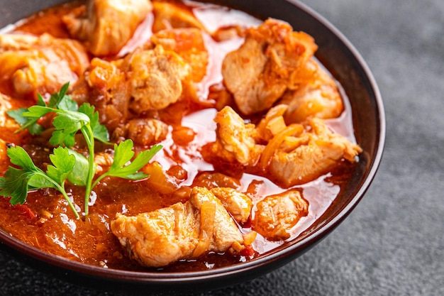 frango carne molho de tomate refeição vegetal comida lanche na mesa cópia espaço comida fundo rústico