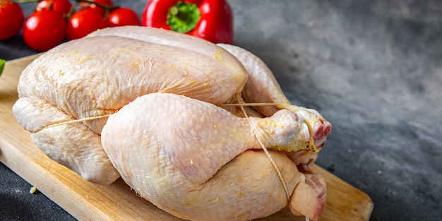 frango cru carne aves inteiras frango fresco saudável refeição comida lanche dieta na mesa