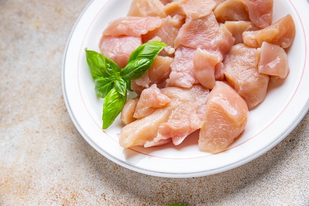 frango cru filé de carne fatia de frango peito de frango refeição comida lanche dieta na mesa espaço para texto