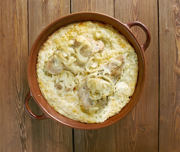 Frango Esquecido - Caçarola com frango, arroz, creme.