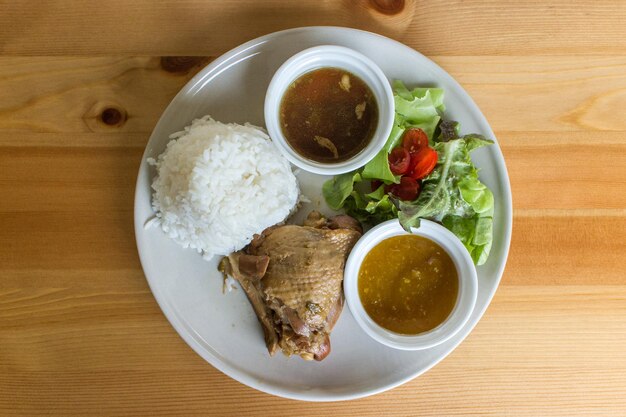 Frango estofado de arroz