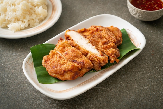 Frango frito com arroz pegajoso