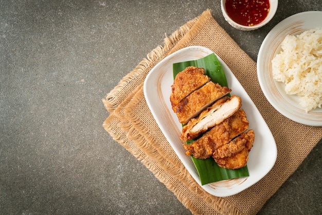 Frango frito com arroz pegajoso