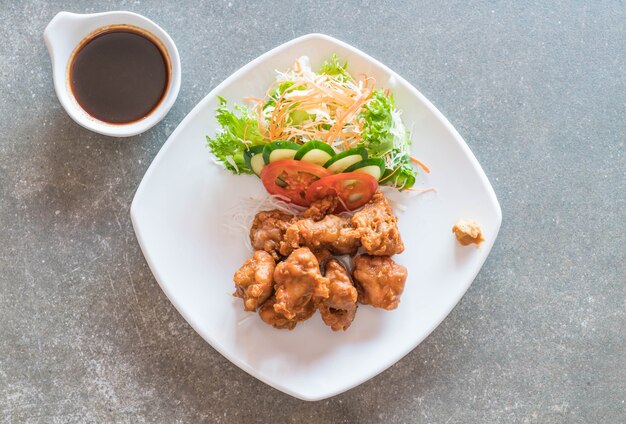 Frango frito com molho tonkatsu