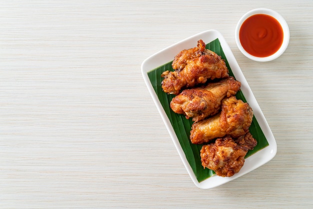 Frango frito crocante com molho de peixe