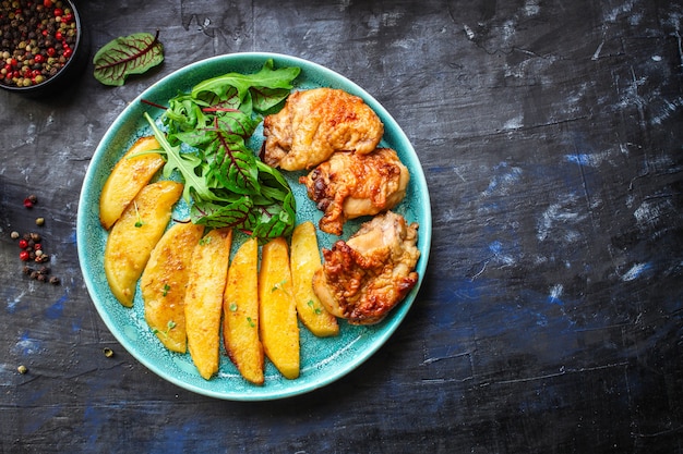 Frango frito e batatas