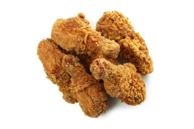 Frango frito saboroso isolado em fundo branco