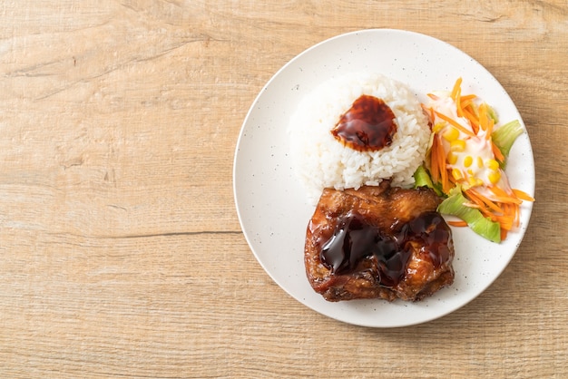 frango grelhado com molho teriyaki e arroz