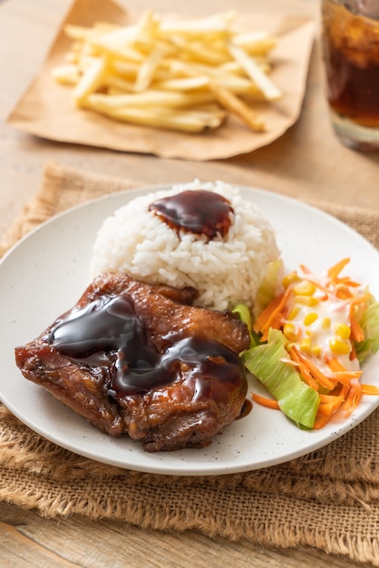 frango grelhado com molho teriyaki e arroz