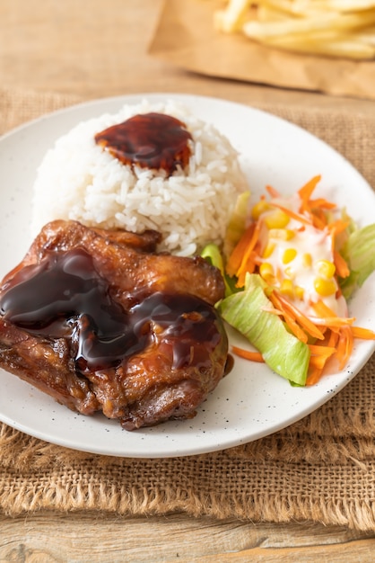 frango grelhado com molho teriyaki e arroz