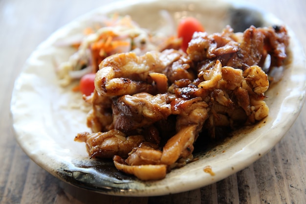 Frango Grelhado Teriyaki em Fundo de Madeira