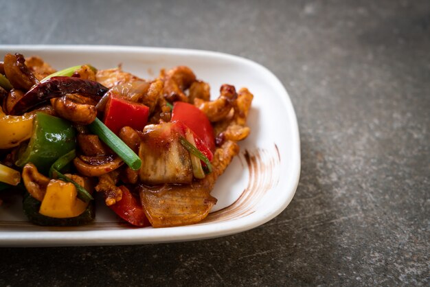 Foto frango salteado com castanha de caju