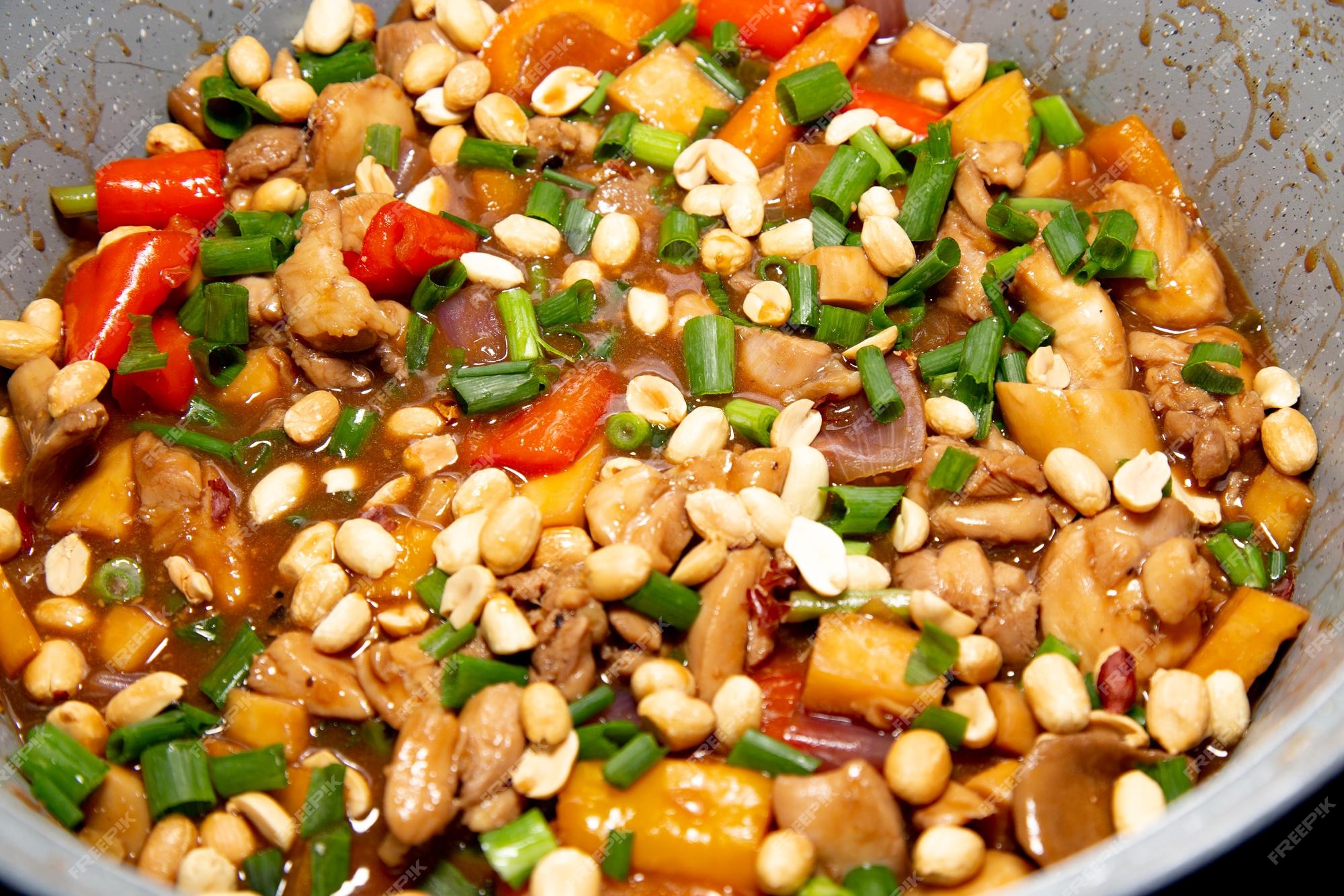 Frango Kung Pao. Comida tradicional chinesa. Frango xadrez. Vista