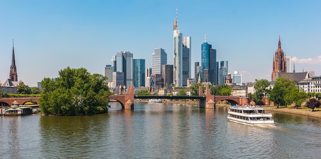 Frankfurt Sykline im Sommer Deutschland