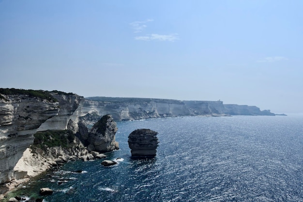 Frankreich Korsika Bonifacio Blick auf die felsige Küste von Bonifacio