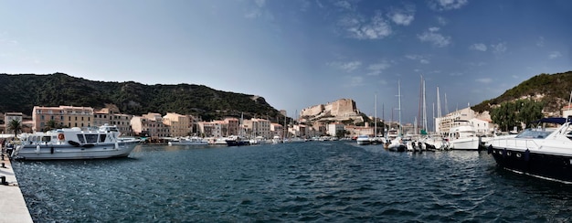 Frankreich Korsika Bonifacio Panoramablick auf den Hafen und die Stadt