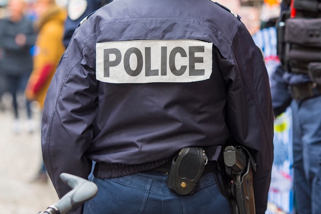 Foto frankreich, rücken des polizisten in paris