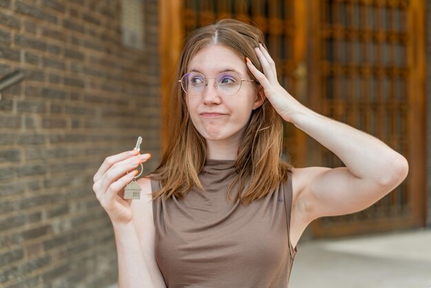 Foto französisch mädchen mit brille im freien