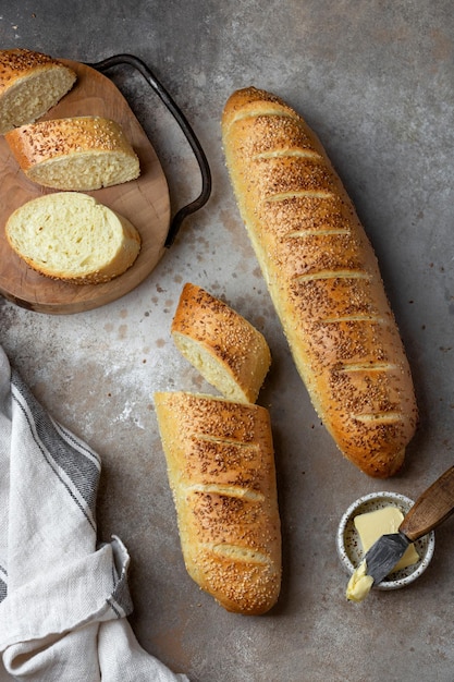 Französische hausgemachte Baguettes mit frischem Brot und Sesam