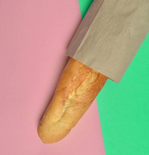 Französisches Baguette auf Pastell.