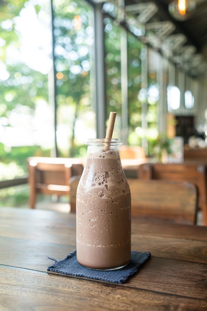 Frapê de milkshake de chocolate gelado ou blend em cafeteria e restaurante