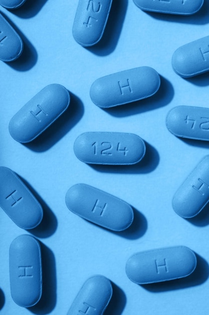 Frasco aberto de pílulas de PrEP prescritas para profilaxia pré-exposição para ajudar a proteger as pessoas do HIV.